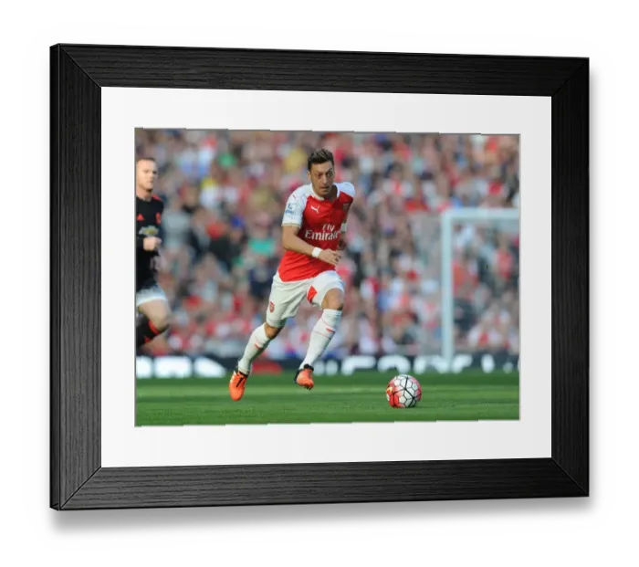 Framed Print : Mesut Ozil in Action: Arsenal vs Manchester United, Premier League 2015 / 16 Framed Print : Mesut Ozil in Action: Arsenal vs Manchester United, Premier League 2015 / 16