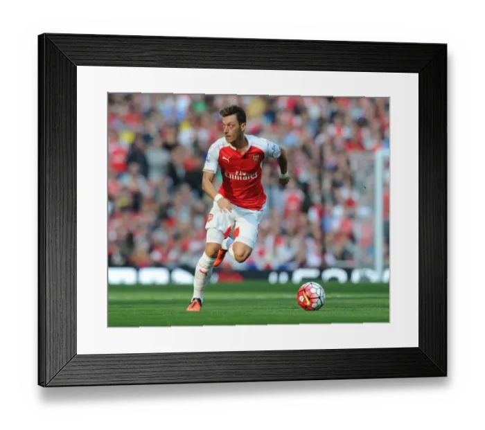 Framed Print : Ozil's Brilliant Performance: Arsenal vs Manchester United in the 2015 / 16 Premier League Framed Print : Ozil's Brilliant Performance: Arsenal vs Manchester United in the 2015 / 16 Premier League
