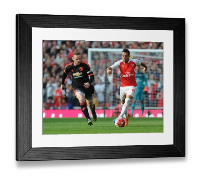 Framed Print : Cazorla Outruns Rooney: Arsenal's Thrilling Victory Over Manchester United, 2015 / 16 Premier League