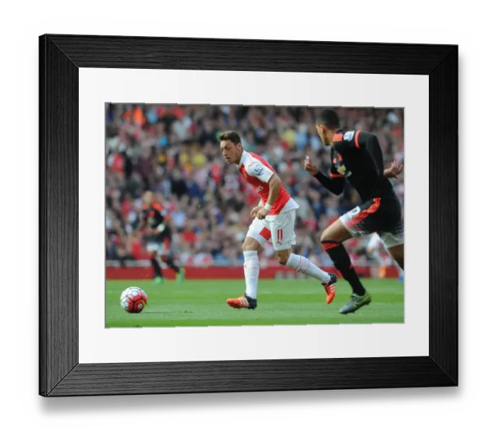 Framed Print : Mesut Ozil in Action: Arsenal vs Manchester United, Premier League 2015 / 16