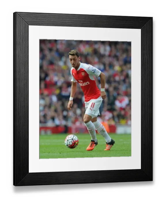 Framed Print : Mesut Ozil in Action: Arsenal vs Manchester United, Premier League 2015 / 16 Framed Print : Mesut Ozil in Action: Arsenal vs Manchester United, Premier League 2015 / 16