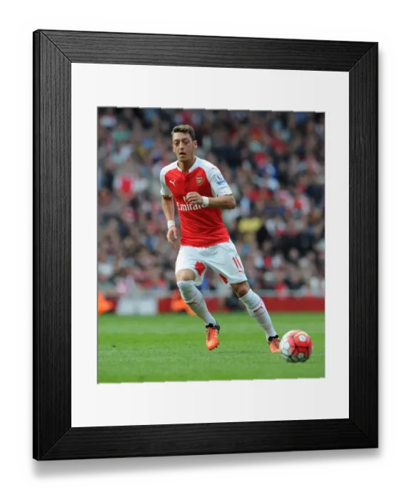 Framed Print : Mesut Ozil in Action: Arsenal vs Manchester United, Premier League 2015 / 16 Framed Print : Mesut Ozil in Action: Arsenal vs Manchester United, Premier League 2015 / 16