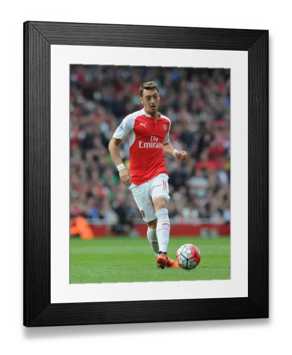 Framed Print : Mesut Ozil in Action: Arsenal vs Manchester United, Premier League 2015 / 16
