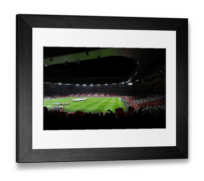 Framed Print : Arsenal vs. Bayern Munich: Emirates Stadium - UEFA Champions League Showdown (2015)