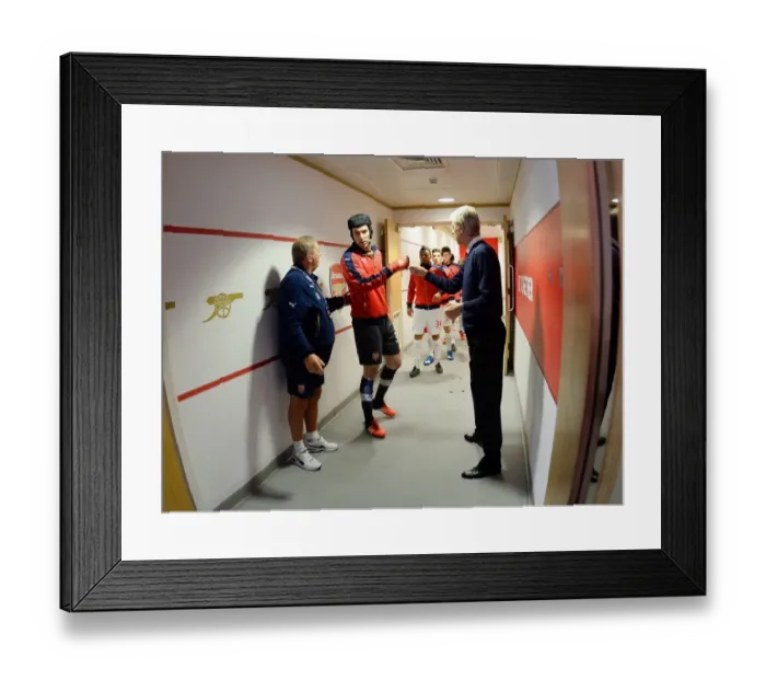 Framed Print : Arsene Wenger and Arsenal Team: Pre-Match Huddle vs Everton, Premier League 2015 / 16 Framed Print : Arsene Wenger and Arsenal Team: Pre-Match Huddle vs Everton, Premier League 2015 / 16