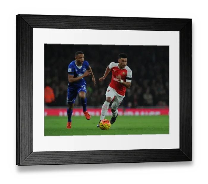 Framed Print : Oxlade-Chamberlain vs. Galloway: A Premier League Battle at Emirates Stadium