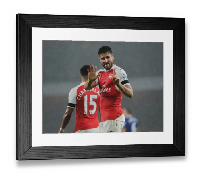 Framed Print : Giroud's Strike: Arsenal's Premier League Victory Over Everton (2015 / 16)