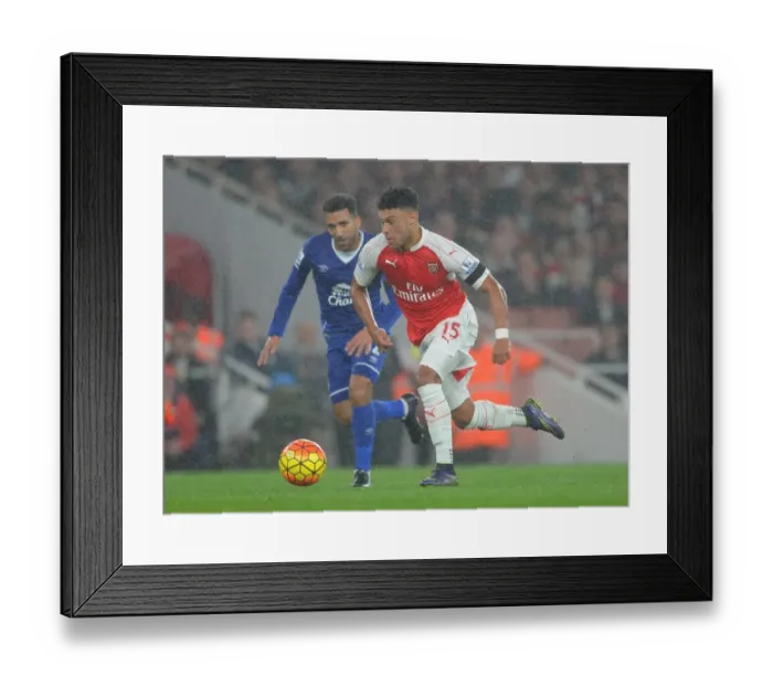 Framed Print : Intense Rivalry: Oxlade-Chamberlain vs. Lennon Clash in Arsenal vs. Everton Premier League Showdown Framed Print : Intense Rivalry: Oxlade-Chamberlain vs. Lennon Clash in Arsenal vs. Everton Premier League Showdown