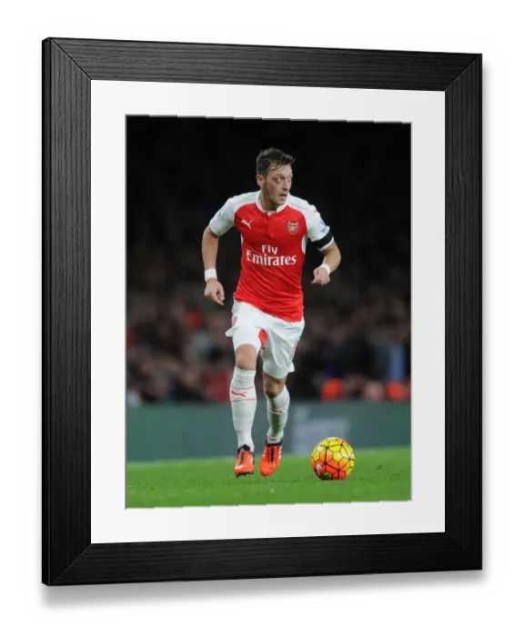 Framed Print : Mesut Ozil in Action: Arsenal vs Everton, Premier League 2015 / 16