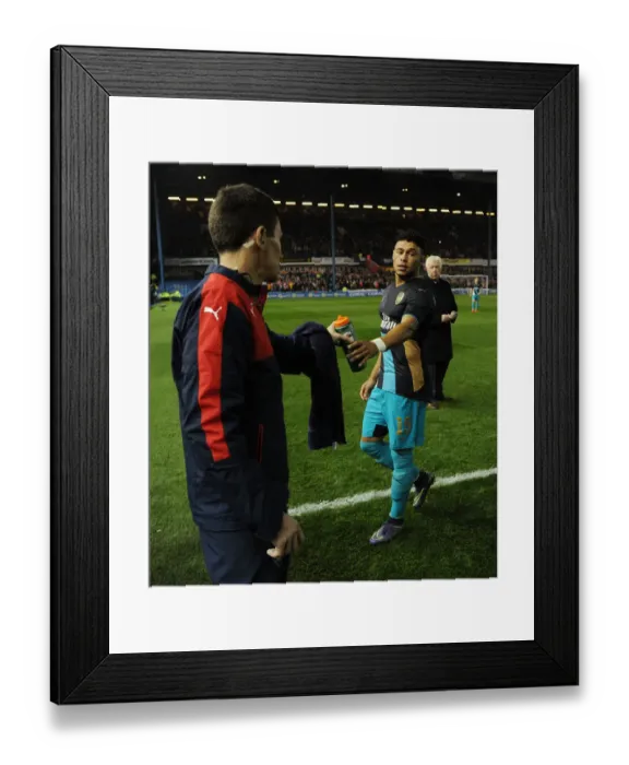 Framed Print : Arsenal's Gary O'Dricoll Nurses Oxlade-Chamberlain in Sheffield Wednesday Clash (Capital One Cup 2015-16) Framed Print : Arsenal's Gary O'Dricoll Nurses Oxlade-Chamberlain in Sheffield Wednesday Clash (Capital One Cup 2015-16)