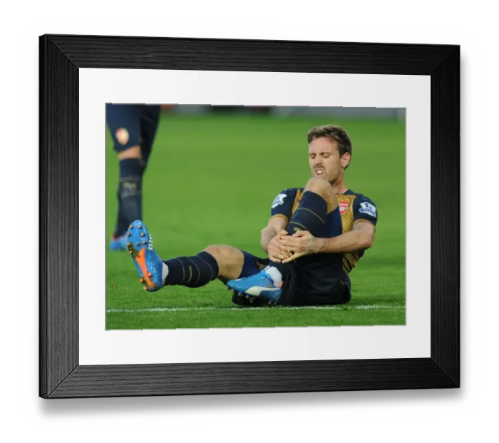 Framed Print : Nacho Monreal in Action: Swansea City vs Arsenal, Premier League 2015-16