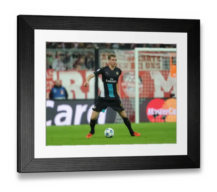 Framed Print : Per Mertesacker in Action: Arsenal vs Bayern Munich, UEFA Champions League (2015-16) Framed Print : Per Mertesacker in Action: Arsenal vs Bayern Munich, UEFA Champions League (2015-16)