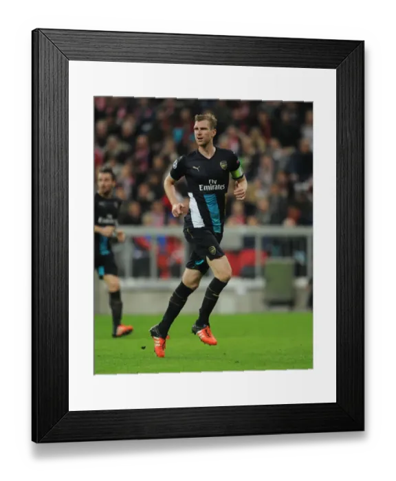 Framed Print : Per Mertesacker in Action: Arsenal vs Bayern Munich, UEFA Champions League (2015-16) Framed Print : Per Mertesacker in Action: Arsenal vs Bayern Munich, UEFA Champions League (2015-16)