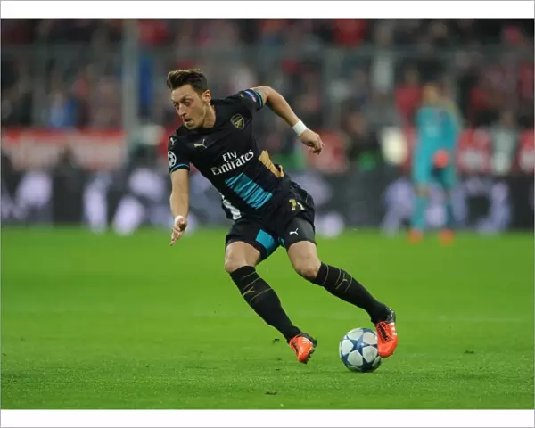 Mesut Ozil in Action: Bayern Munich vs. Arsenal, UEFA Champions League (2015-16)