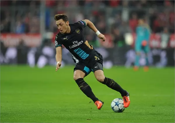 Mesut Ozil in Action: Bayern Munich vs. Arsenal, UEFA Champions League (2015-16)