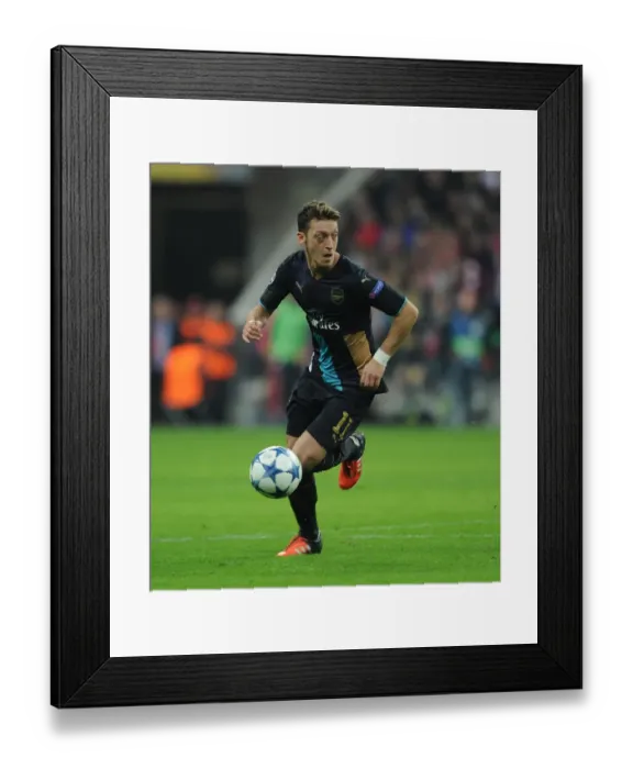 Framed Print : Mesut Ozil in Action: Bayern Munich vs. Arsenal (2015-16) Framed Print : Mesut Ozil in Action: Bayern Munich vs. Arsenal (2015-16)