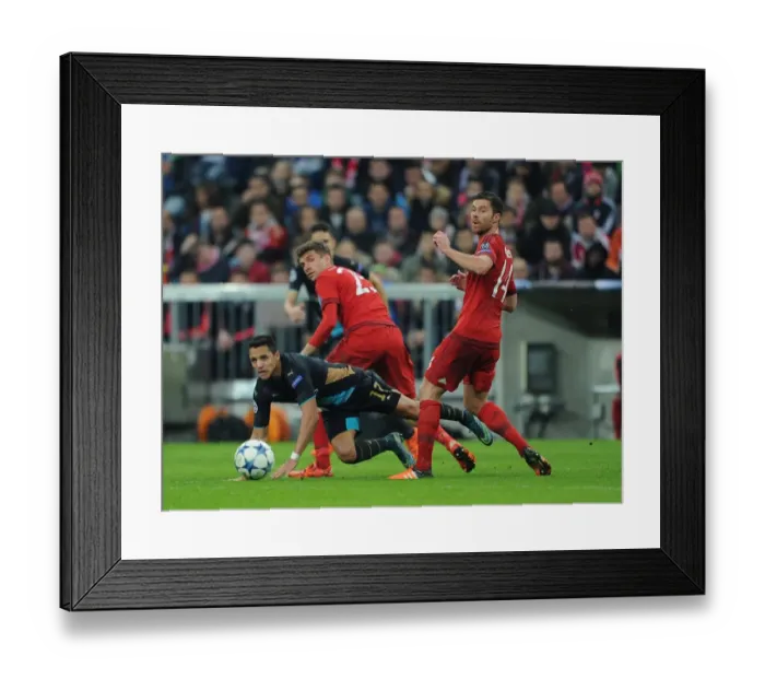 Framed Print : Clash of Stars: Alexis Sanchez vs. Thomas Muller, Xabi Alonso - UEFA Champions League: Bayern Munich vs. Arsenal (2015-16)