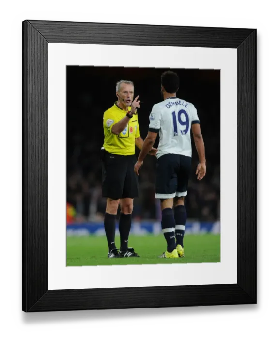 Framed Print : Referee Intervenes in Intense Arsenal vs. Tottenham Clash (2015-16) Framed Print : Referee Intervenes in Intense Arsenal vs. Tottenham Clash (2015-16)