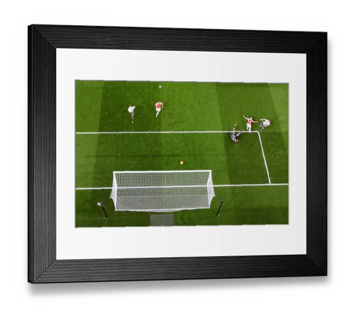 Framed Print : Harry Kane's Dramatic Goal Against Arsenal Amidst Intense Defensive Pressure (2015-16) Framed Print : Harry Kane's Dramatic Goal Against Arsenal Amidst Intense Defensive Pressure (2015-16)