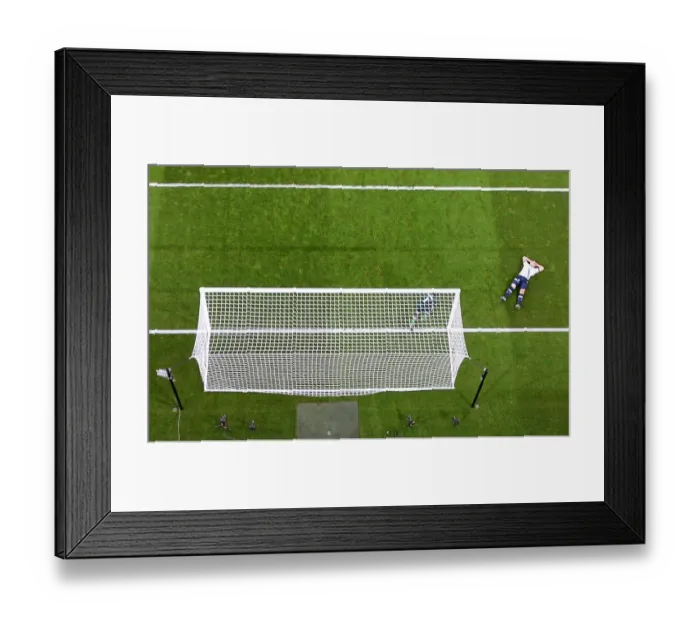 Framed Print : Intense Six-Yard Box Showdown: Arsenal vs. Tottenham, Premier League 2015-16 Framed Print : Intense Six-Yard Box Showdown: Arsenal vs. Tottenham, Premier League 2015-16