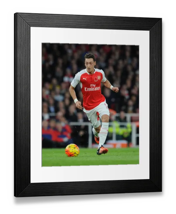 Framed Print : Mesut Ozil in Action: Arsenal vs. Tottenham Hotspur, Premier League 2015-16