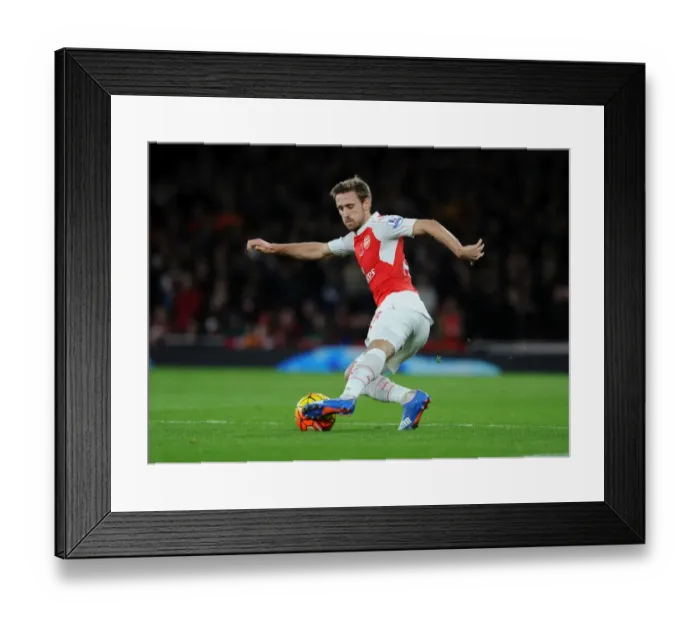 Framed Print : Monreal in Action: Arsenal vs. Tottenham Rivalry at Emirates Stadium (2015-16) Framed Print : Monreal in Action: Arsenal vs. Tottenham Rivalry at Emirates Stadium (2015-16)