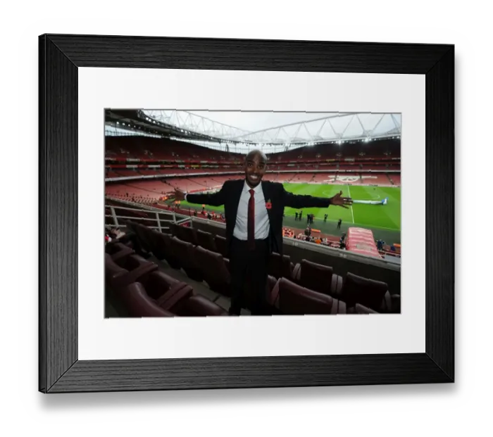 Framed Print : Mo Farah in Arsenal Directors Box: Arsenal vs. Tottenham (2015-16)