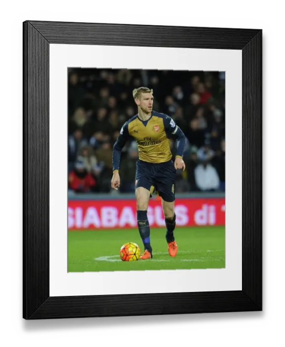 Framed Print : Per Mertesacker in Action: Arsenal vs. West Bromwich Albion (2015-16) Framed Print : Per Mertesacker in Action: Arsenal vs. West Bromwich Albion (2015-16)