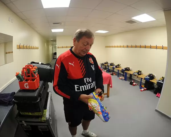 Vic Akers: Arsenal Kit Preparation before West Bromwich Albion Match (2015-16)