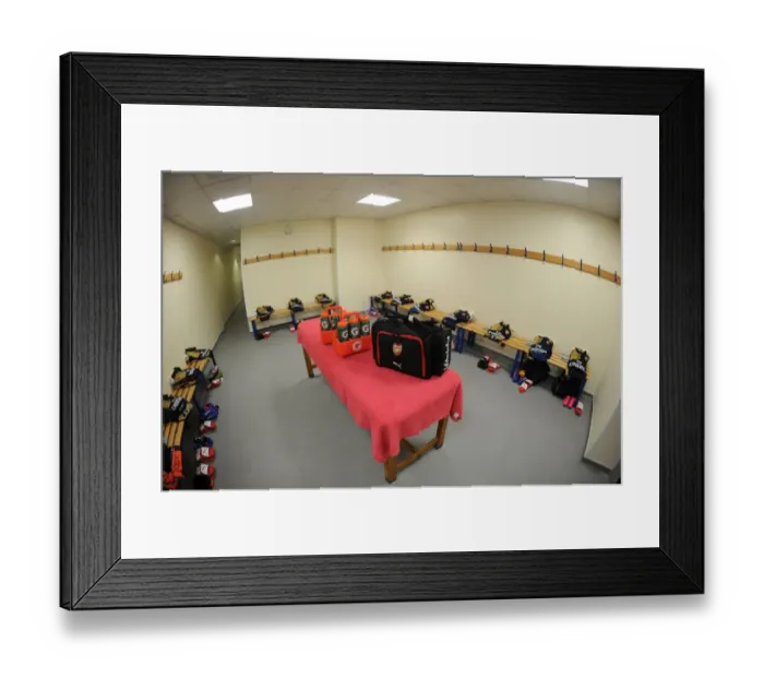 Framed Print : Arsenal: Unity in the Changing Room Before the West Bromwich Albion Match (2015-16)