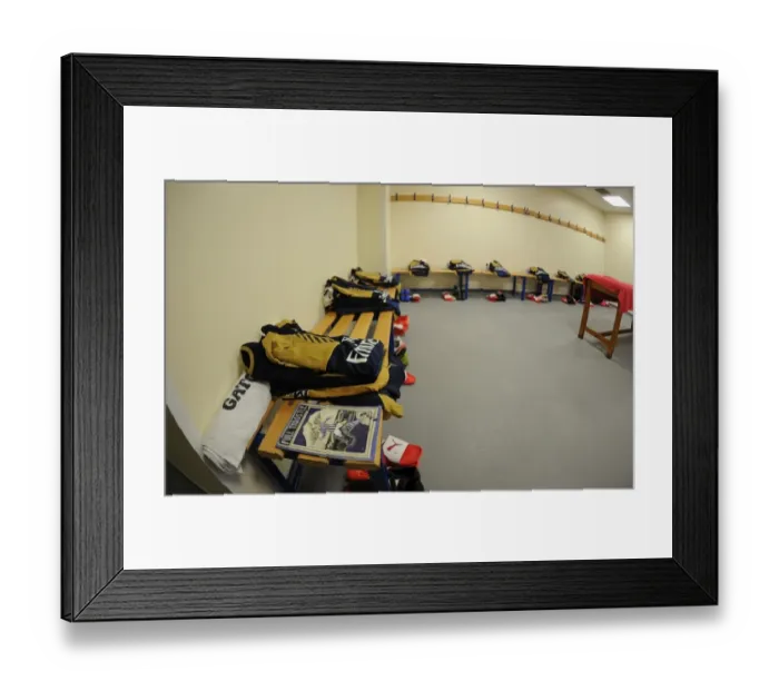Framed Print : Arsenal: United in the Changing Room Before West Bromwich Albion Match (2015-16)