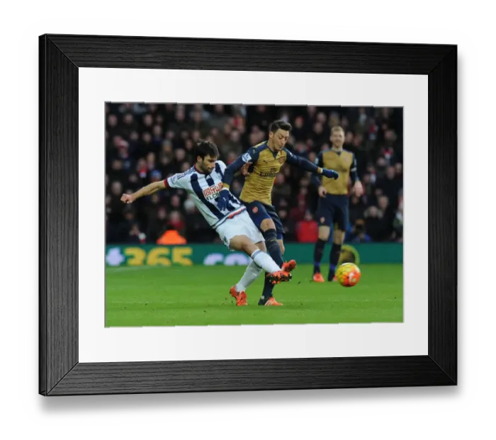 Framed Print : Mesut Ozil vs Claudio Yacob: A Midfield Battle - West Bromwich Albion vs Arsenal (2015-16) Framed Print : Mesut Ozil vs Claudio Yacob: A Midfield Battle - West Bromwich Albion vs Arsenal (2015-16)