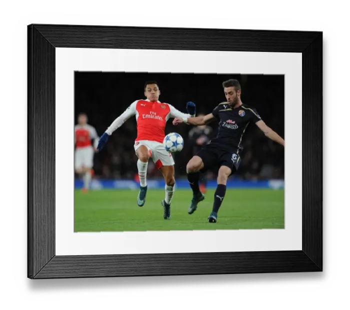 Framed Print : Arsenal's Alexis Sanchez Closes In Against Dinamo Zagreb