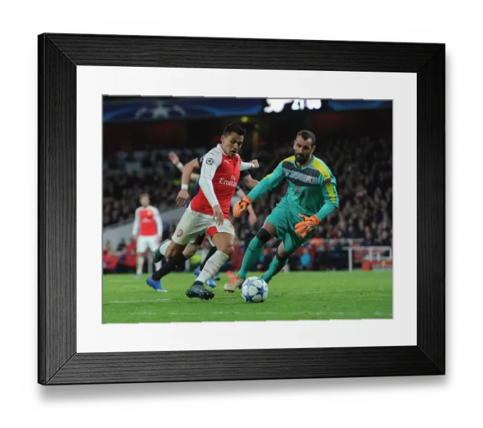 Framed Print : Alexis Sanchez's Brace: Arsenal FC Triumphs Over GNK Dinamo Zagreb in the UEFA Champions League, 2015