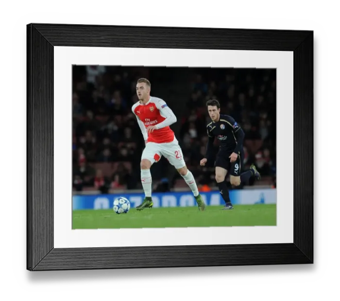 Framed Print : Chambers vs Henriquez: Arsenal vs Dinamo Zagreb Clash in UEFA Champions League