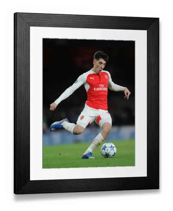 Framed Print : Arsenal's Hector Bellerin in Action against Dinamo Zagreb, 2015-16 UEFA Champions League