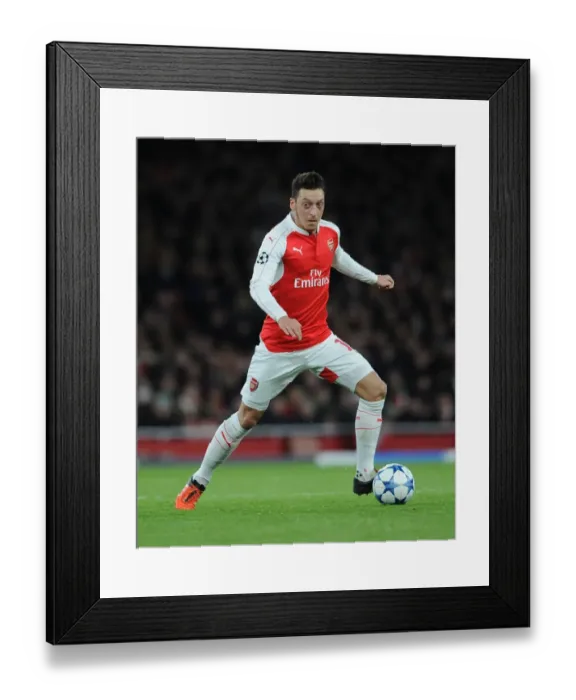 Framed Print : Mesut Ozil in Action: Arsenal vs Dinamo Zagreb, UEFA Champions League 2015-16