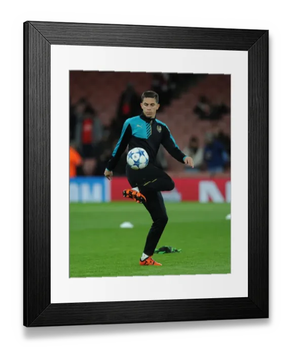 Framed Print : Gabriel of Arsenal Preparing for Arsenal FC vs. GNK Dinamo Zagreb (2015-16 UEFA Champions League)