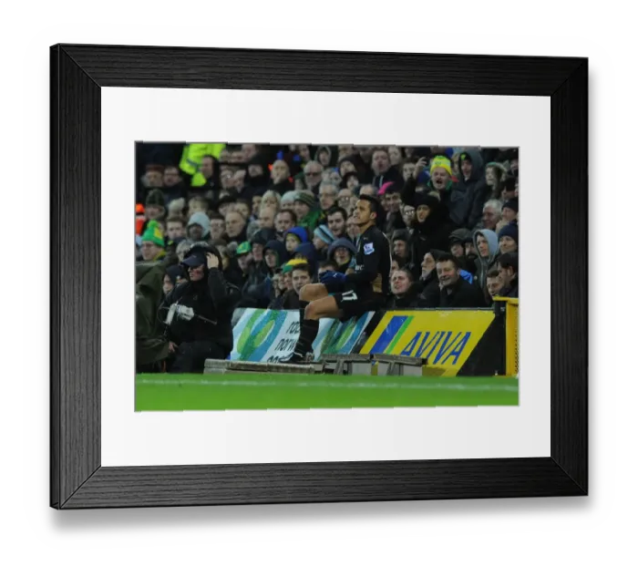 Framed Print : Alexis Sanchez in Action: Premier League Showdown at Norwich City, 2015-16