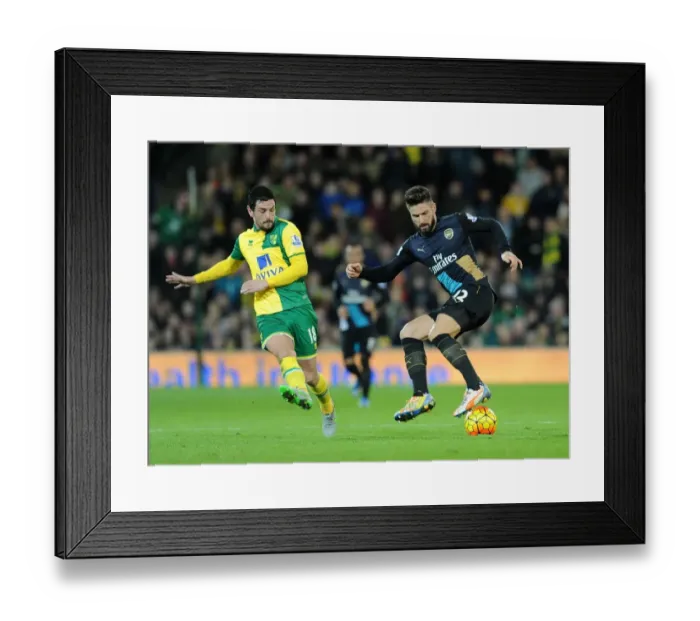 Framed Print : Olivier Giroud (Arsenal) Graham Dorrans (Norwich)