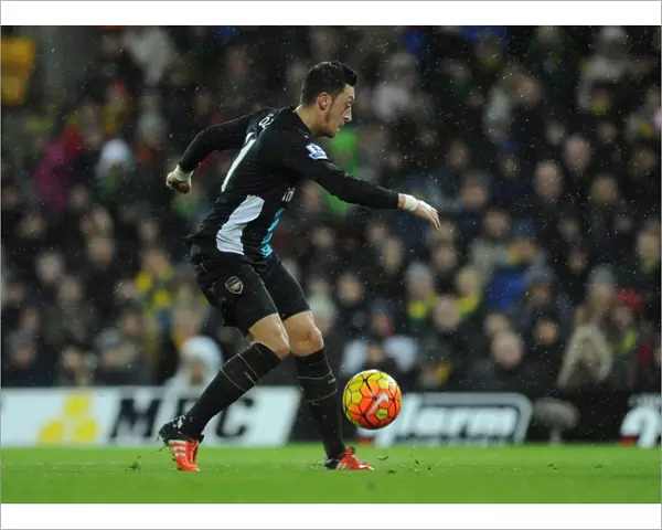 Mesut Ozil scores Arsenals goal. Norwich City 1: 1 Arsenal. Barclays Premier League