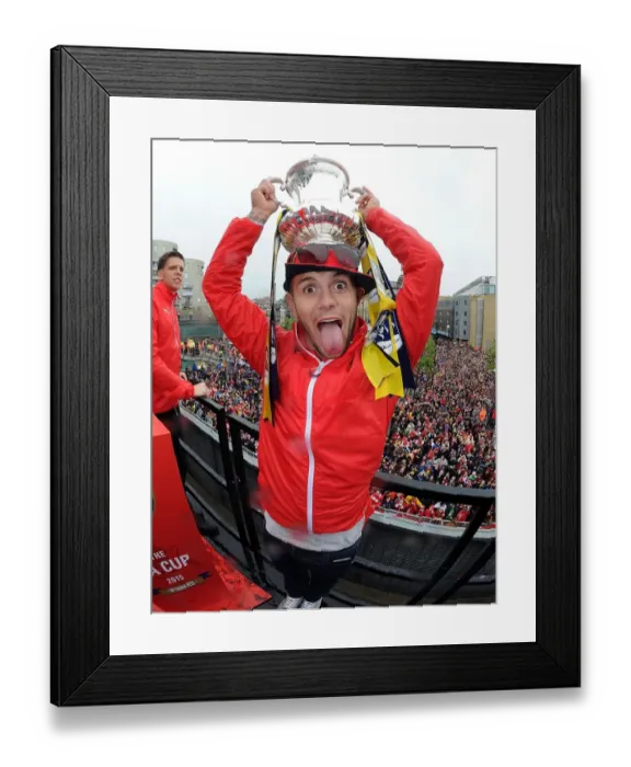 Framed Print : Jack Wilshere Celebrates Arsenal's FA Cup Victory in London Parade (2014-15)