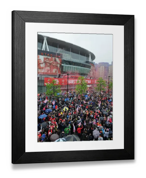 Framed Print : Arsenal FA Cup Victory Parade: Celebrating at Emirates Stadium, May 31, 2015 Framed Print : Arsenal FA Cup Victory Parade: Celebrating at Emirates Stadium, May 31, 2015