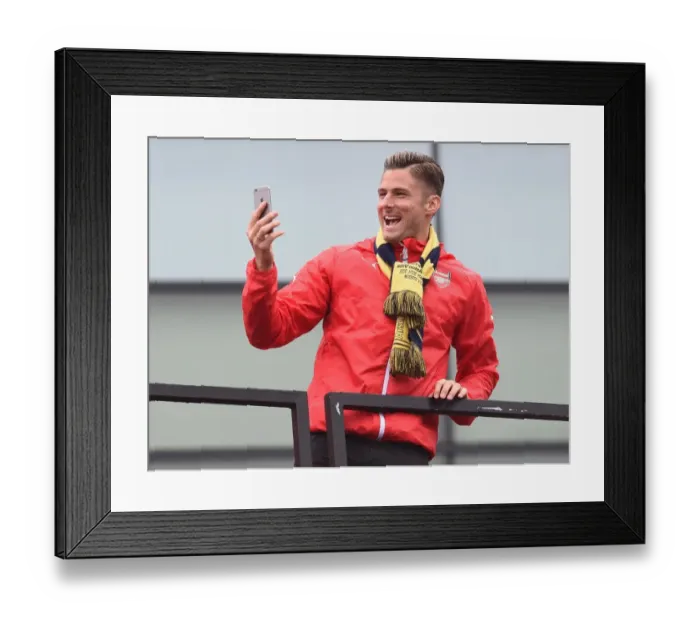 Framed Print : Arsenal FC: 2014-15 FA Cup Victory Parade - Celebrating the Triumph Framed Print : Arsenal FC: 2014-15 FA Cup Victory Parade - Celebrating the Triumph