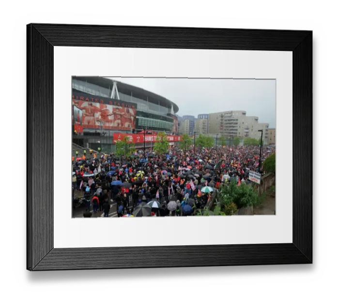 Framed Print : Arsenal FC: Celebrating FA Cup Victory - Parade at Emirates Stadium, 2015