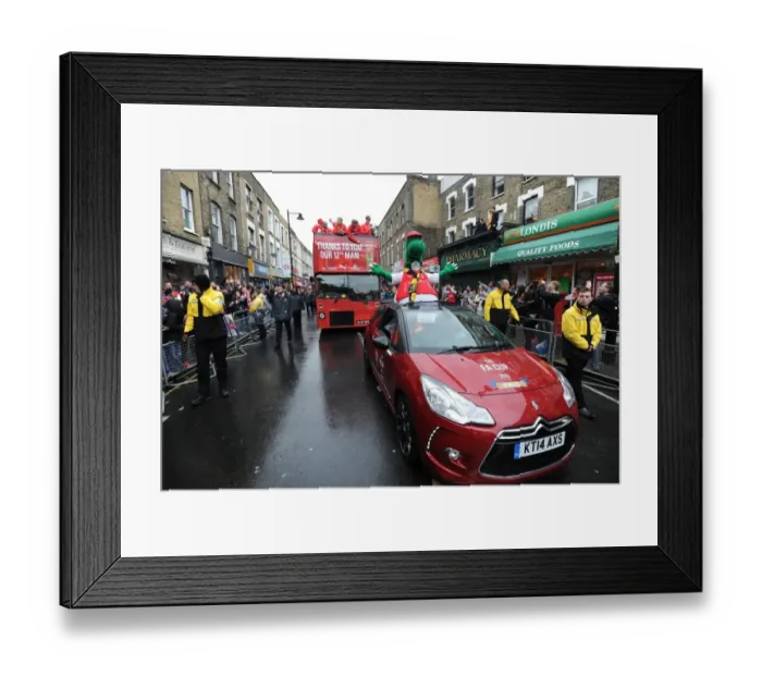 Framed Print : Arsenal FC: Celebrating FA Cup Victory with a Parade at Emirates Stadium (2014-15)