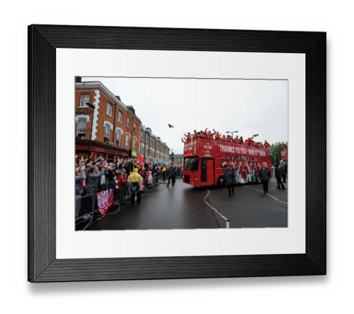 Framed Print : Arsenal FA Cup Champions 2014-15: Victory Parade at Emirates Stadium