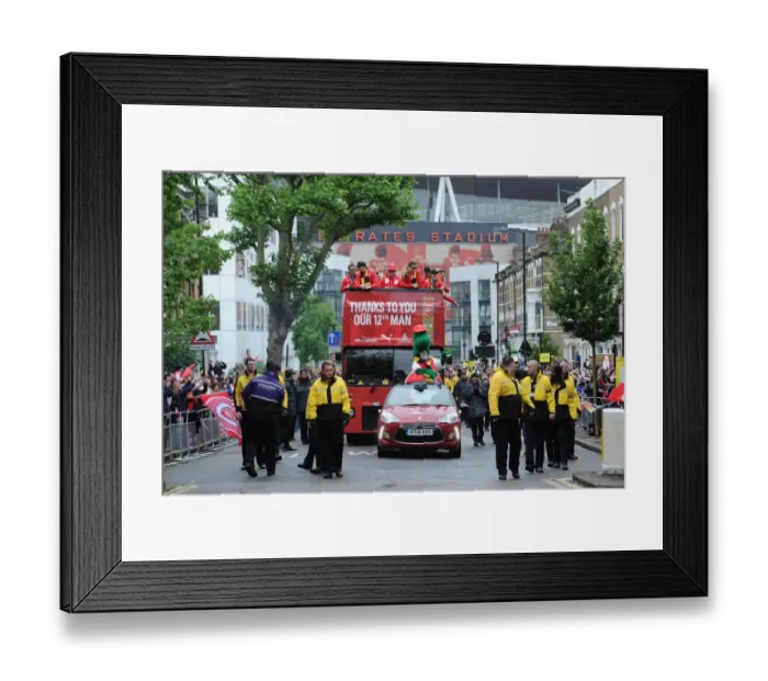 Framed Print : Arsenal FC: Celebrating FA Cup Victory - Parade with the Trophy at Emirates Stadium (2014-15)