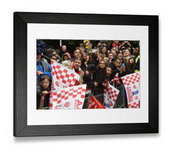 Framed Print : Arsenal FA Cup Triumph: 2014-15 Victory Parade