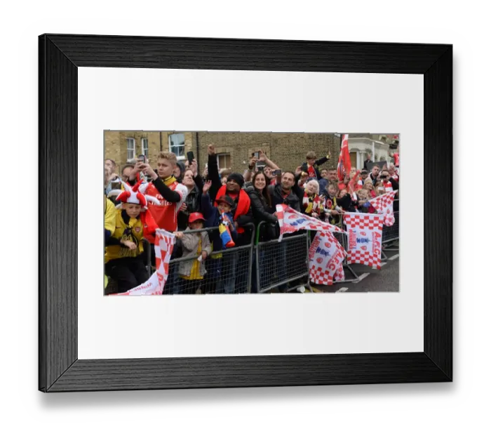 Framed Print : Arsenal FA Cup Triumph: 2014-15 Victory Parade